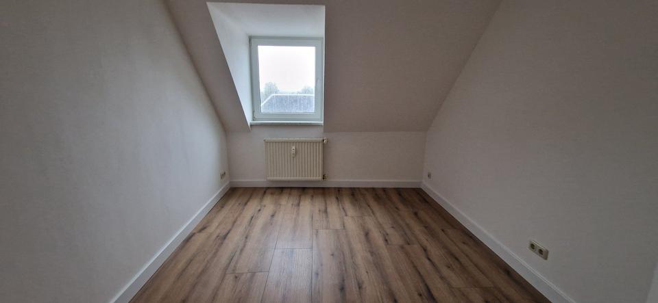 Dachgeschoßwohnung Hohenstein-Ernstthal Ernstthal - 5 Zimmer, 98 m&sup2;, 630&euro; | Angebot:25232383