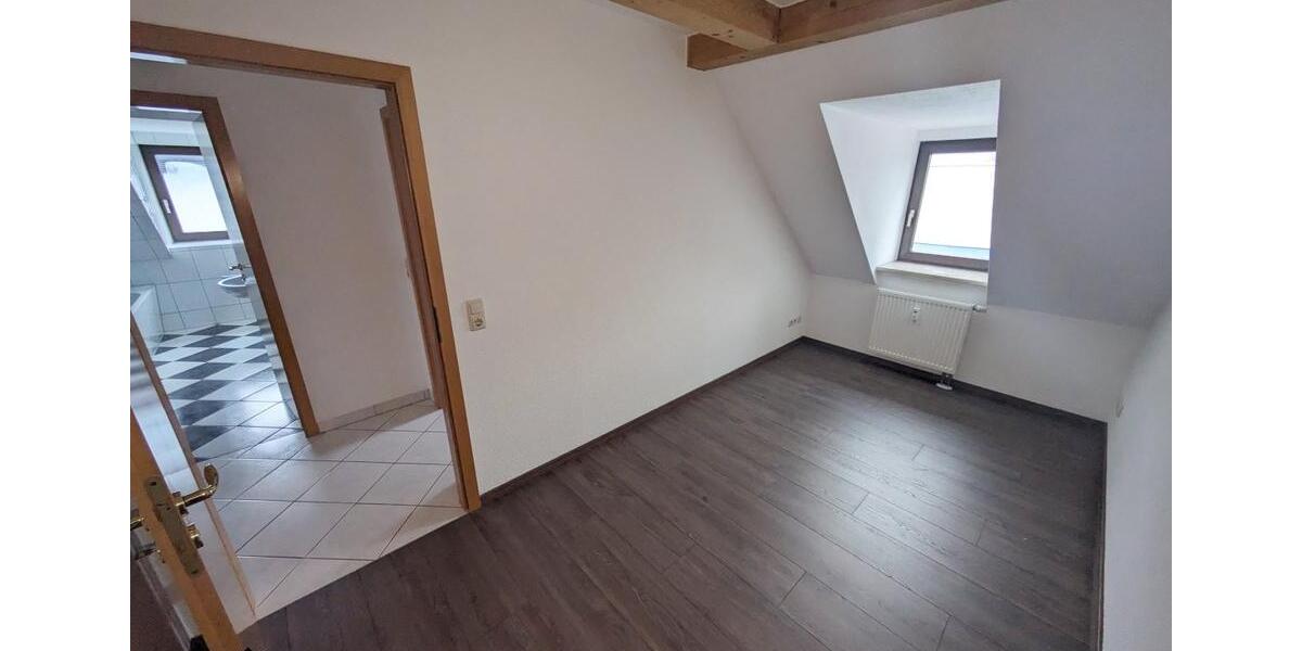 Dachgeschoßwohnung Zwickau - 3 Zimmer, 88 m&sup2;, 560&euro; | Angebot:25945689