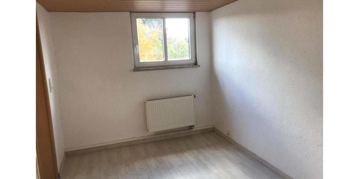 Etagenwohnung Oberlungwitz - 3 Zimmer, 68 m&sup2;, 240&euro; | Angebot:23502076