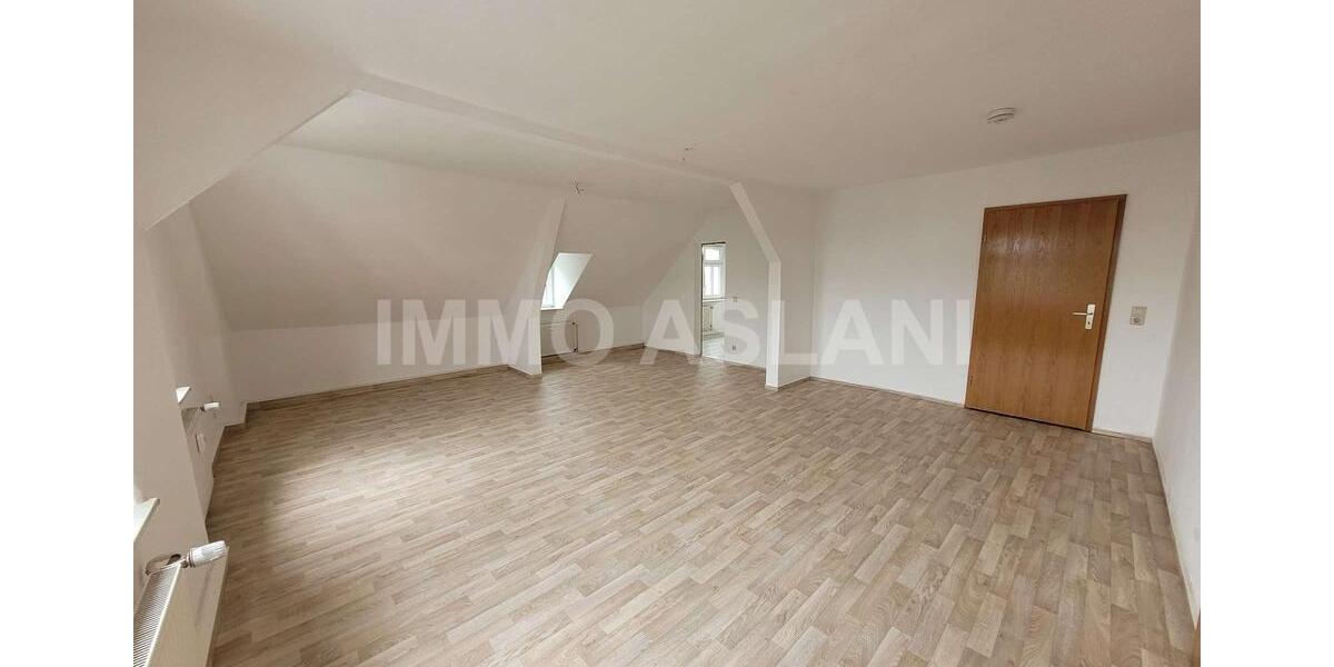 Dachgeschoßwohnung Limbach-Oberfrohna Oberfrohna - 3 Zimmer, 80 m&sup2;, 400&euro; | Angebot:21272256
