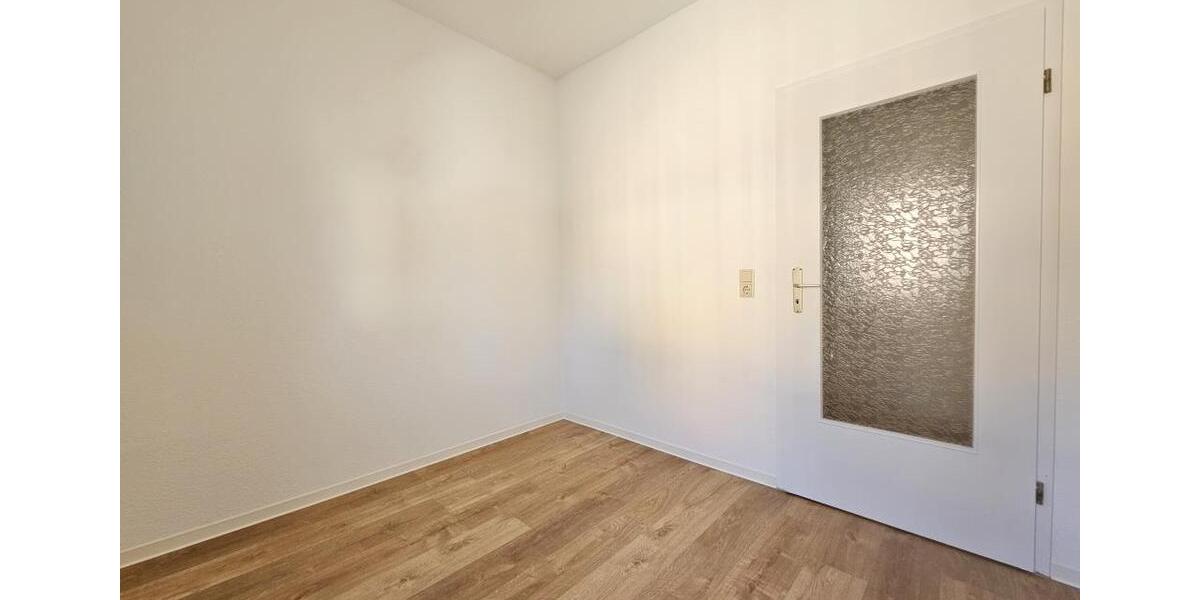 Dachgeschoßwohnung Aue-Bad Schlema Bad Schlema - 4 Zimmer, 70 m&sup2;, 420&euro; | Angebot:26478467