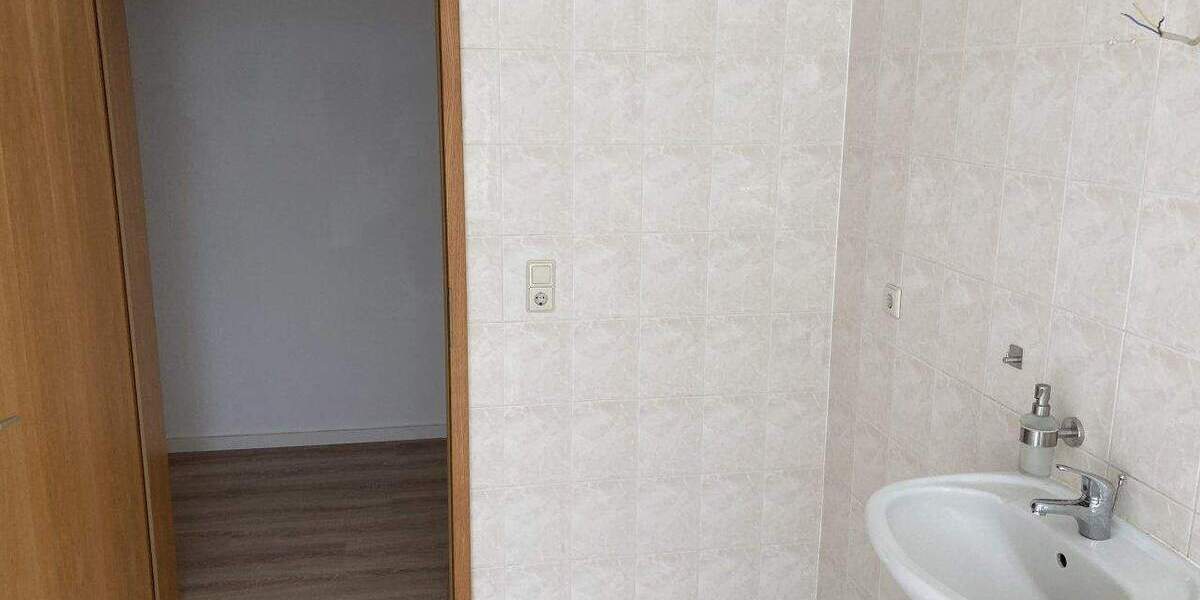 Etagenwohnung Zwickau Eckersbach - 3 Zimmer, 76 m&sup2;, 350&euro; | Angebot:25802813