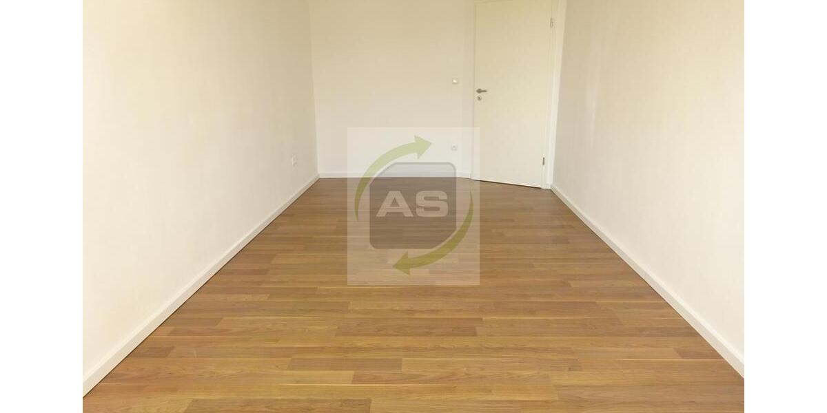 Dachgeschoßwohnung Zwickau - 5 Zimmer, 133 m&sup2;, 950&euro; | Angebot:23792815