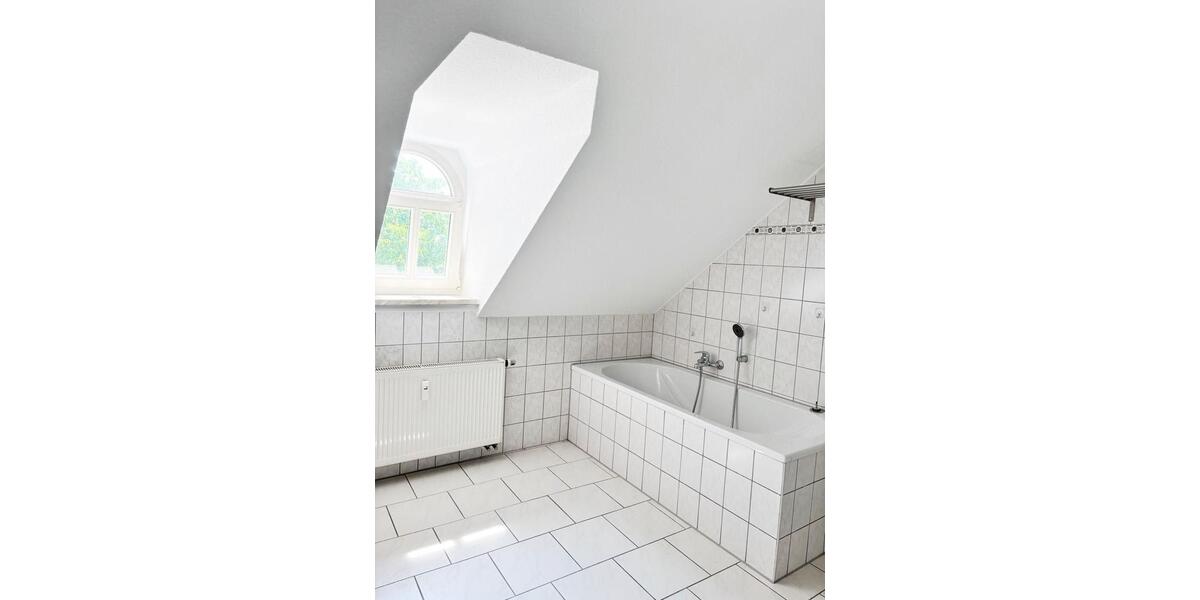 Dachgeschoßwohnung Meerane - 4 Zimmer, 127 m&sup2;, 735&euro; | Angebot:25749736