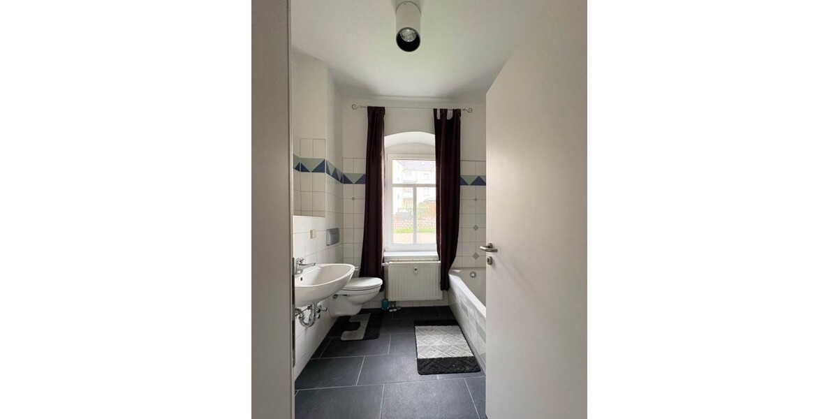 2-Zimmer-Hochparterre-Wohnung mit EINBAUKÜCHE zu verkaufen - Mehrfamilienhaus, Wohnhaus Zwickau Neuplanitz | Angebot:25907103