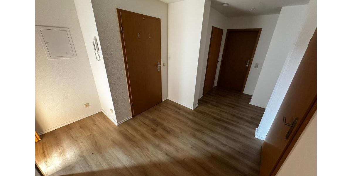 Etagenwohnung Crimmitschau - 4 Zimmer, 100 m&sup2;, 520&euro; | Angebot:25613113