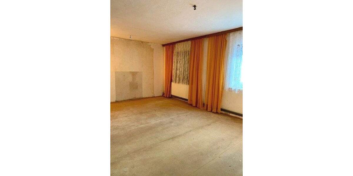 Einfamilienhaus Lengenfeld - 4 Zimmer, 122 m&sup2;, 85.000&euro; | Angebot:25799464