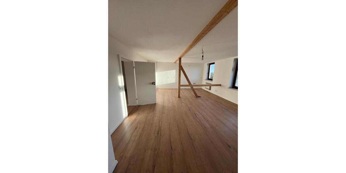 Dachgeschoßwohnung Gößnitz - 3 Zimmer, 130 m&sup2;, 1.220&euro; | Angebot:25923857