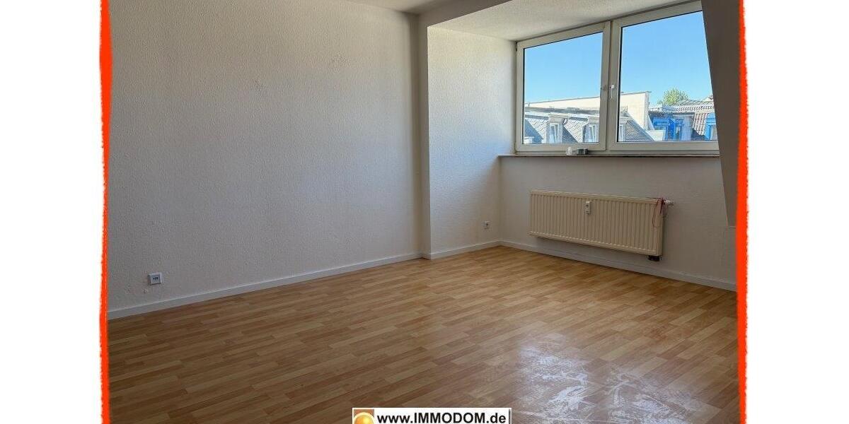 Dachgeschoßwohnung Zwickau - 2 Zimmer, 65 m&sup2;, 300&euro; | Angebot:22209708