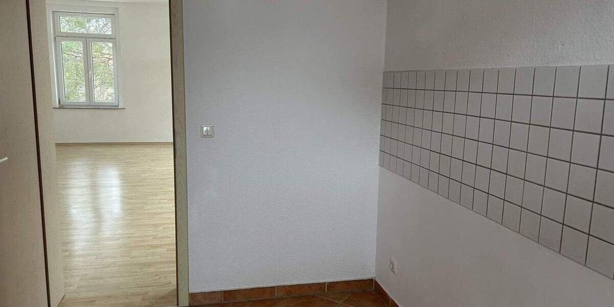 Etagenwohnung Zwickau Pölbitz - 3 Zimmer, 93 m&sup2;, 560&euro; | Angebot:25707538
