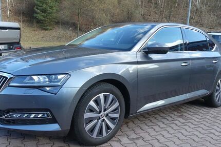 Skoda Superb 14.400 km 31.000 &euro; Schneeberg 08289