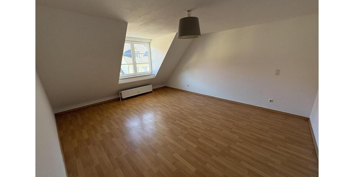 Dachgeschoßwohnung Zwickau - 2 Zimmer, 65 m&sup2;, 430&euro; | Angebot:26338051