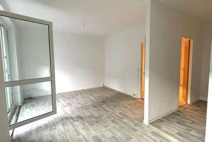 Wohnung Zwickau Neuplanitz - 2 Zimmer, 50 m&sup2;, 325&euro; | Angebot:26688012