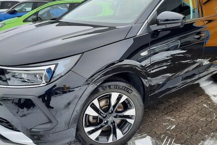 Opel Grandland (X) 64.450 km 19.490 &euro; Werdau 08412