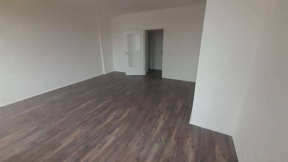Etagenwohnung Reichenbach im Vogtland - 3 Zimmer, 83 m&sup2;, 480&euro; | Angebot:25351039