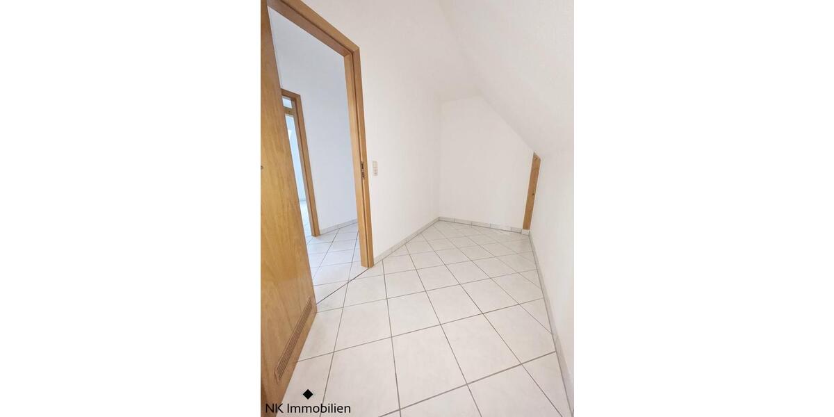 Dachgeschoßwohnung Zwickau - 3 Zimmer, 88 m&sup2;, 560&euro; | Angebot:25945689