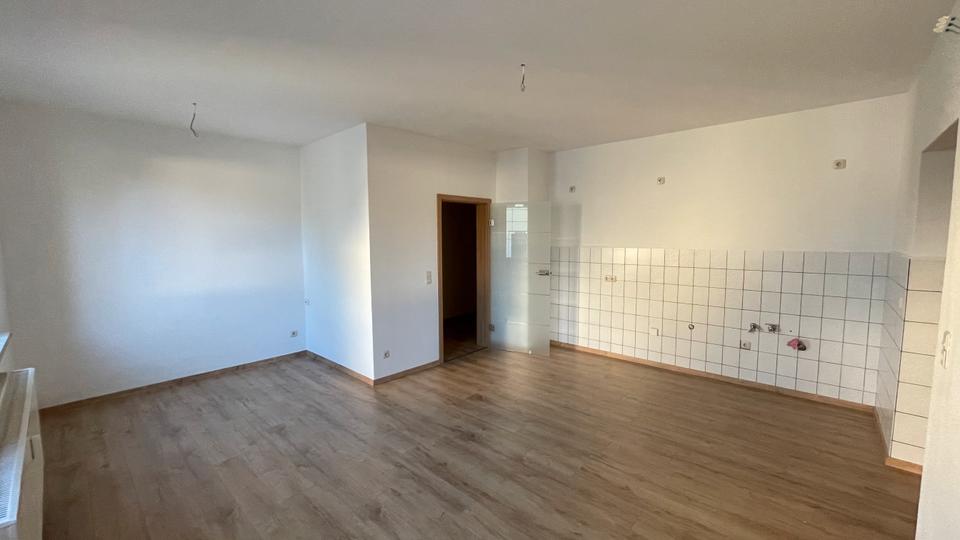 Etagenwohnung Schönheide - 2 Zimmer, 83 m&sup2;, 460&euro; | Angebot:25542138
