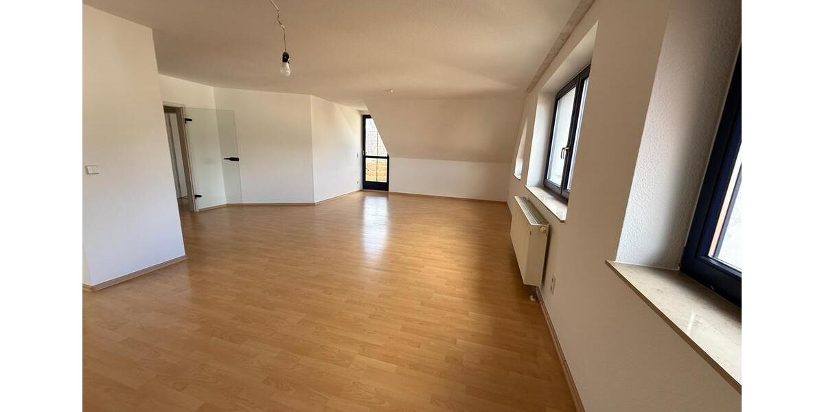 Dachgeschoßwohnung Zwickau Zwickau-Nord - 3 Zimmer, 99 m&sup2;, 620&euro; | Angebot:25753769