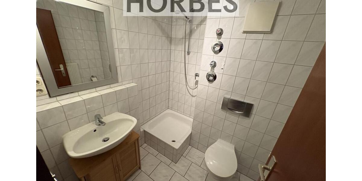 Etagenwohnung Glauchau - 1 Zimmer, 35 m&sup2;, 245&euro; | Angebot:23087622