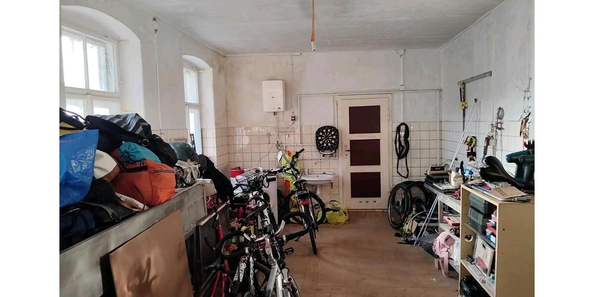 Etagenwohnung Auerbach - 4 Zimmer, 150 m&sup2;, 300&euro; | Angebot:25633440