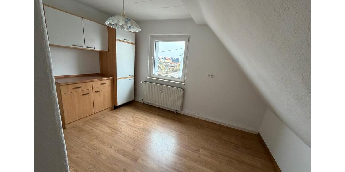 Dachgeschoßwohnung Zwickau Cainsdorf - 2 Zimmer, 43 m&sup2;, 230&euro; | Angebot:25853155
