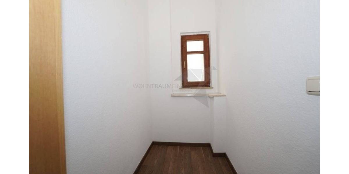 Etagenwohnung Zwickau Innenstadt - 2 Zimmer, 63 m&sup2;, 379&euro; | Angebot:25681412