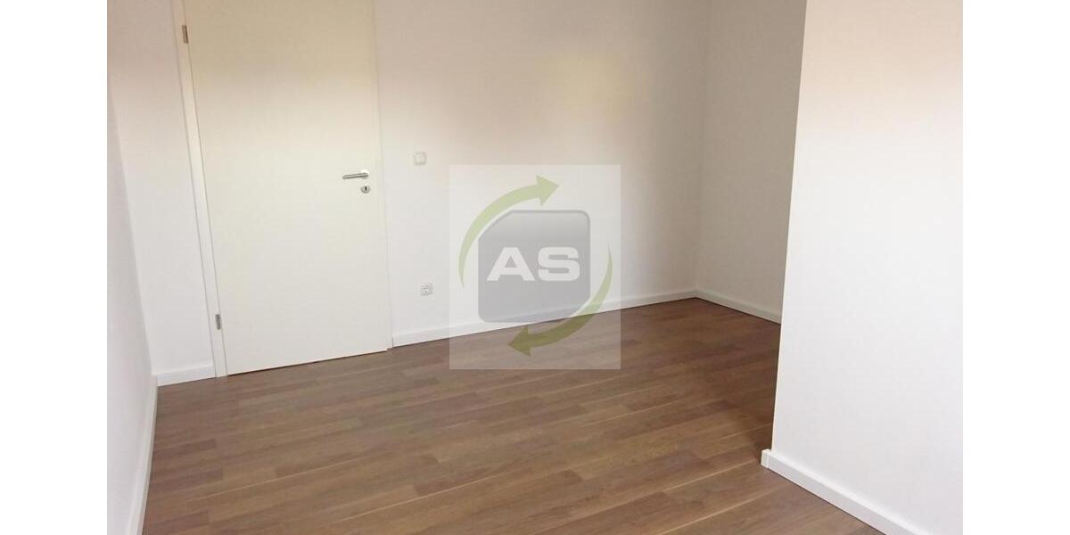 Dachgeschoßwohnung Zwickau - 5 Zimmer, 133 m&sup2;, 950&euro; | Angebot:23792815
