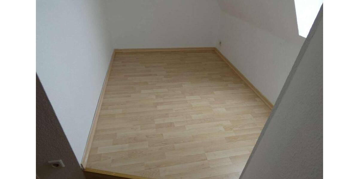 Dachgeschoßwohnung Zwickau - 3 Zimmer, 85 m&sup2;, 430&euro; | Angebot:19088361