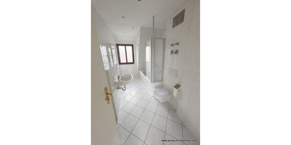 Dachgeschoßwohnung Zwickau - 2 Zimmer, 39 m&sup2;, 275&euro; | Angebot:25871106