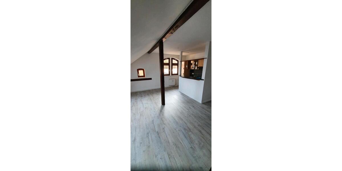 Dachgeschoßwohnung Crimmitschau - 2 Zimmer, 53 m&sup2;, 505&euro; | Angebot:25407280