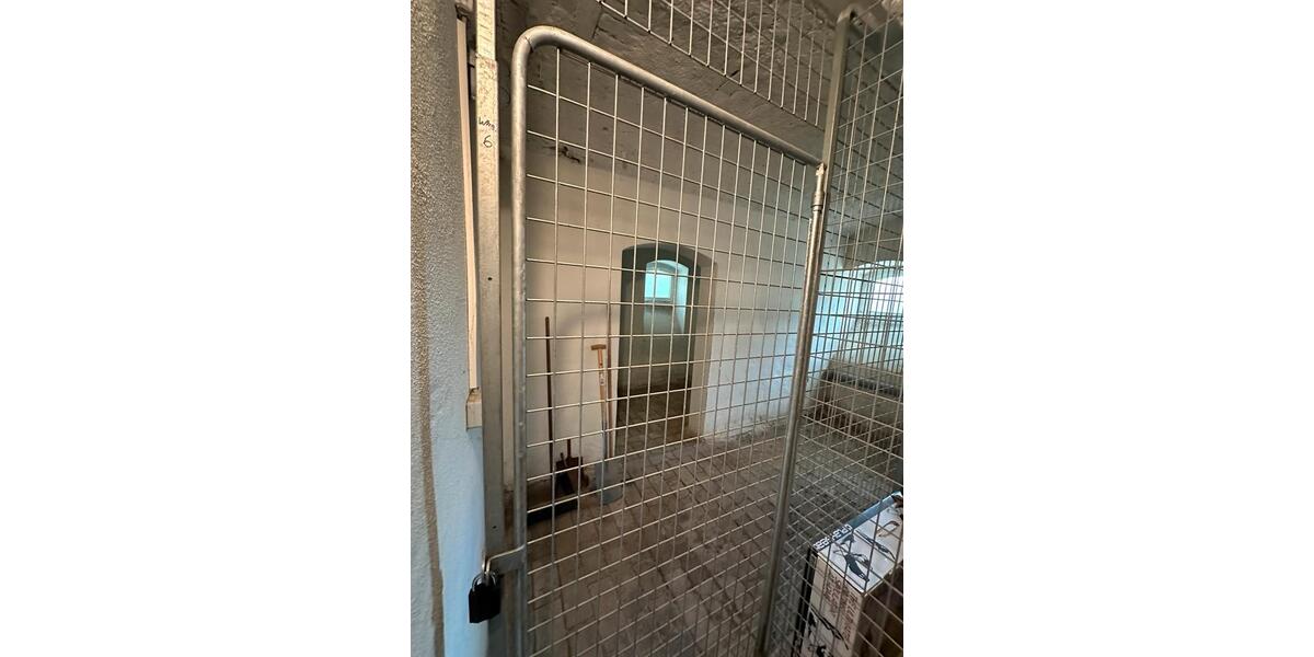 Dachgeschoßwohnung Crimmitschau - 2 Zimmer, 64 m&sup2;, 45.000&euro; | Angebot:26614390