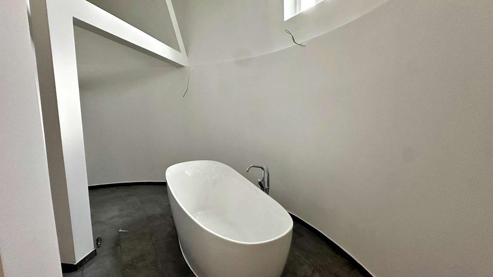 Dachgeschoßwohnung Zwickau - 3 Zimmer, 115 m&sup2;, 1.020&euro; | Angebot:23808992