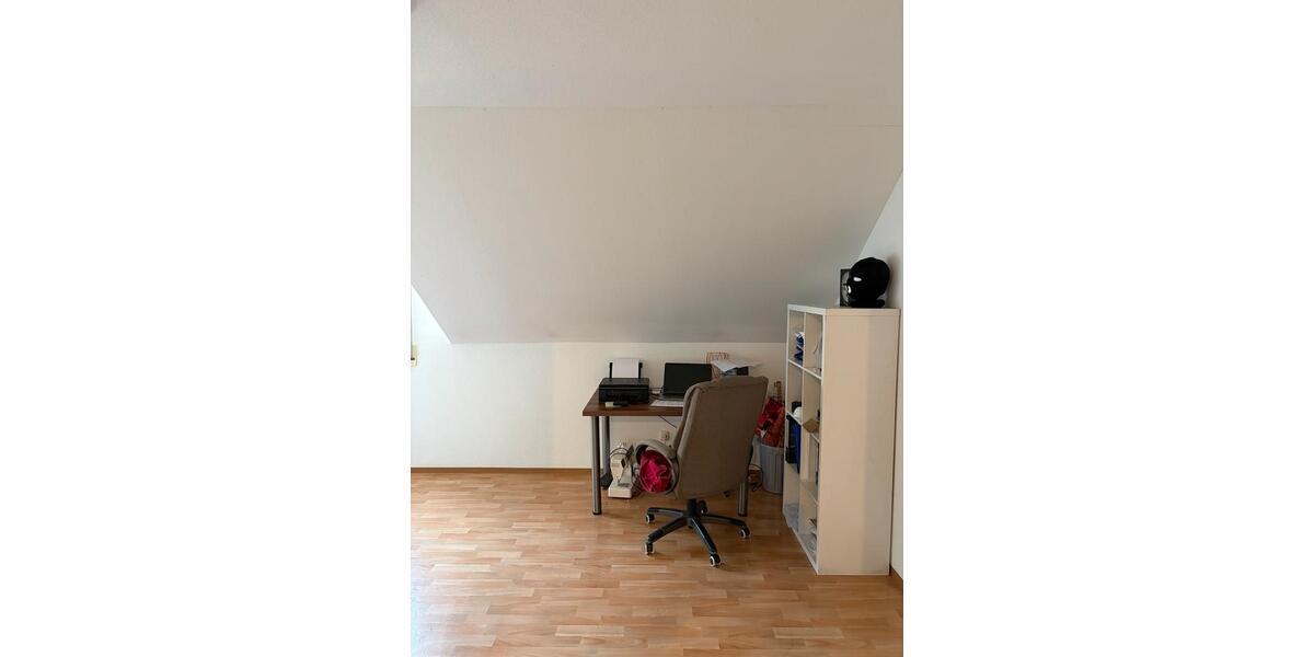 Dachgeschoßwohnung Aue-Bad Schlema Bad Schlema - 5 Zimmer, 150 m&sup2;, 1.200&euro; | Angebot:25601084