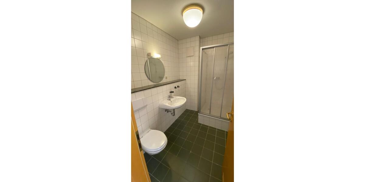 Etagenwohnung Zwickau - 2 Zimmer, 81 m&sup2;, 400&euro; | Angebot:23316528