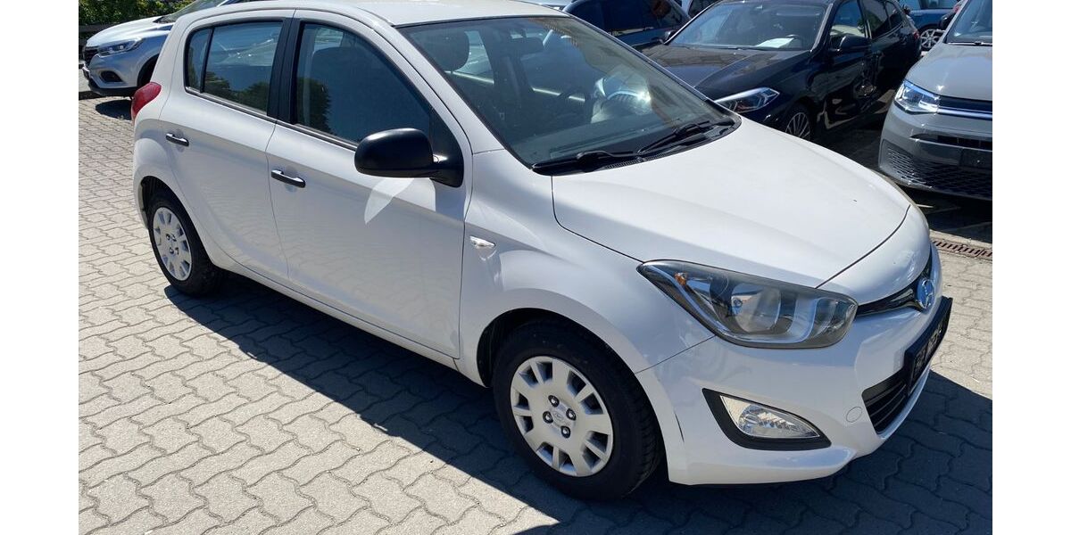 Hyundai i20 101.780 km 3.490 &euro; Zwickau 08058