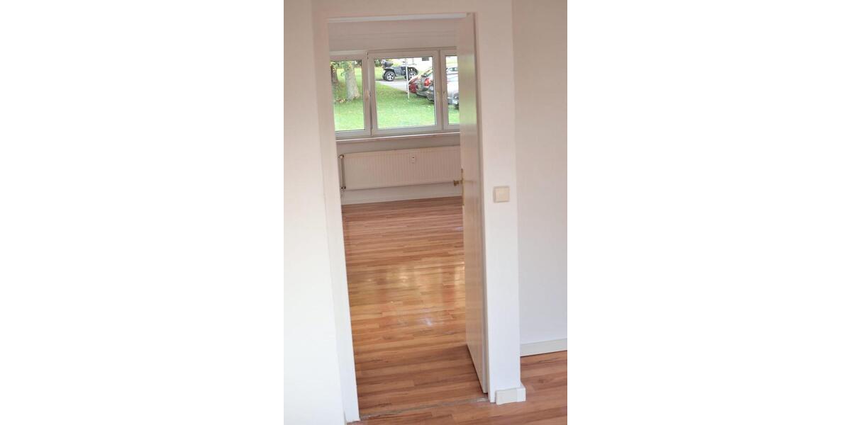 Erdgeschoßwohnung Limbach-Oberfrohna Oberfrohna - 3 Zimmer, 58 m&sup2;, 350&euro; | Angebot:17594342