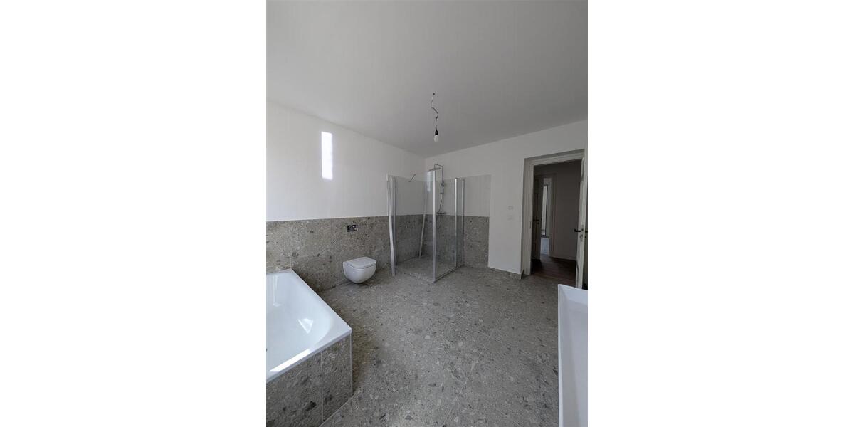 Maisonettenwohnung Zwickau - 5 Zimmer, 175 m&sup2;, 1.300&euro; | Angebot:26621738