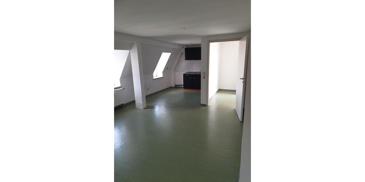Dachgeschoßwohnung Meerane - 1 Zimmer, 35 m&sup2;, 240&euro; | Angebot:24254647