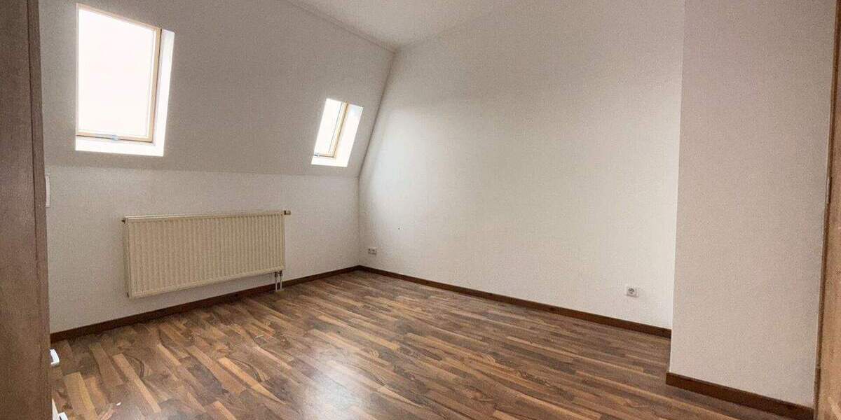 Etagenwohnung Zwickau Marienthal - 2 Zimmer, 45 m&sup2;, 300&euro; | Angebot:25680261