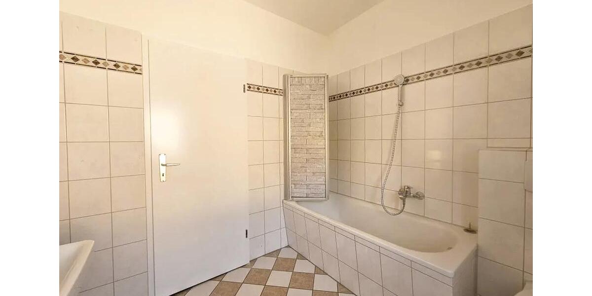 Dachgeschoßwohnung Aue-Bad Schlema Bad Schlema - 4 Zimmer, 70 m&sup2;, 420&euro; | Angebot:26478467