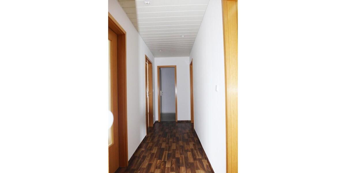 Dachgeschoßwohnung Limbach-Oberfrohna Oberfrohna - 3 Zimmer, 69 m&sup2;, 365&euro; | Angebot:24704352