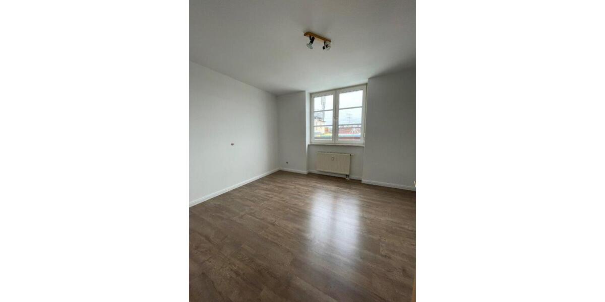 Dachgeschoßwohnung Crimmitschau - 2 Zimmer, 47 m&sup2;, 250&euro; | Angebot:25713808