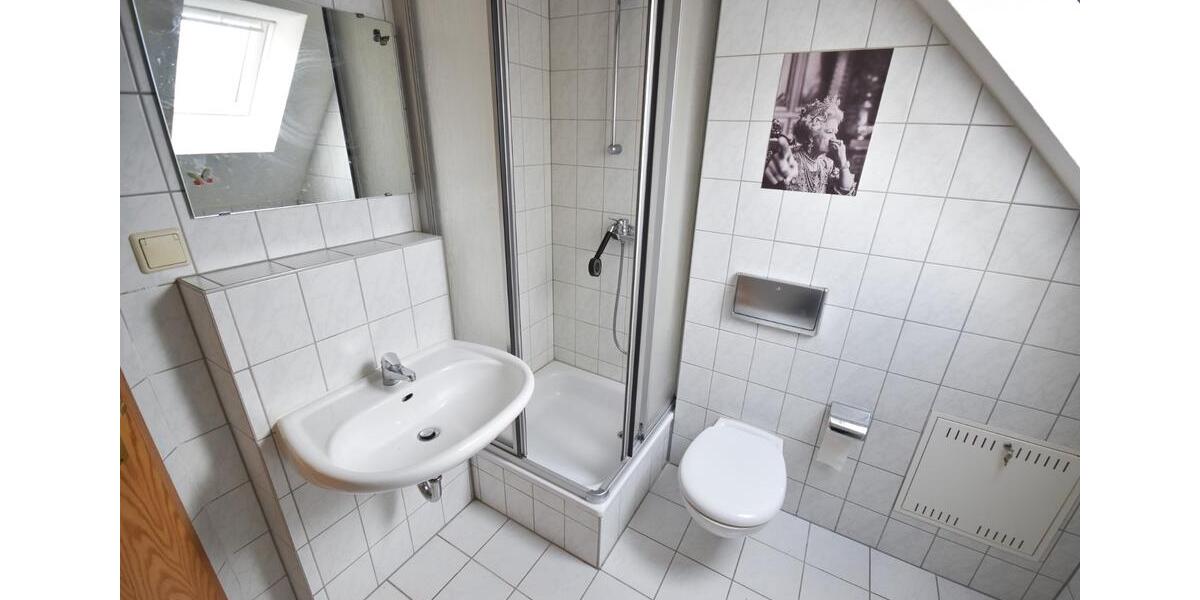 Dachgeschoßwohnung Zwickau Neuplanitz - 2 Zimmer, 70 m&sup2;, 445&euro; | Angebot:25223106