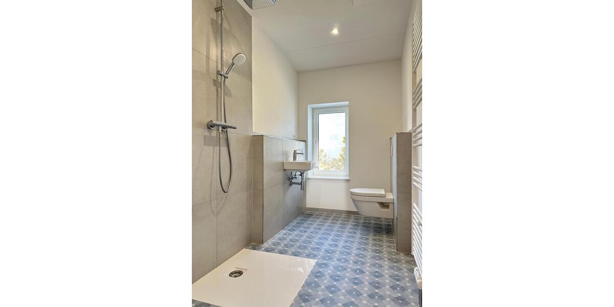 Dachgeschoßwohnung Limbach-Oberfrohna Oberfrohna - 4.5 Zimmer, 150 m&sup2;, 1.372&euro; | Angebot:25499849