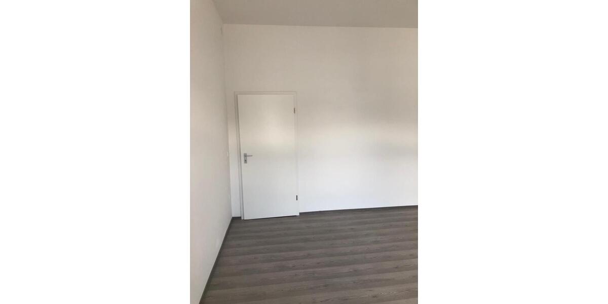 Etagenwohnung Zwickau - 4 Zimmer, 95 m&sup2;, 650&euro; | Angebot:25052648