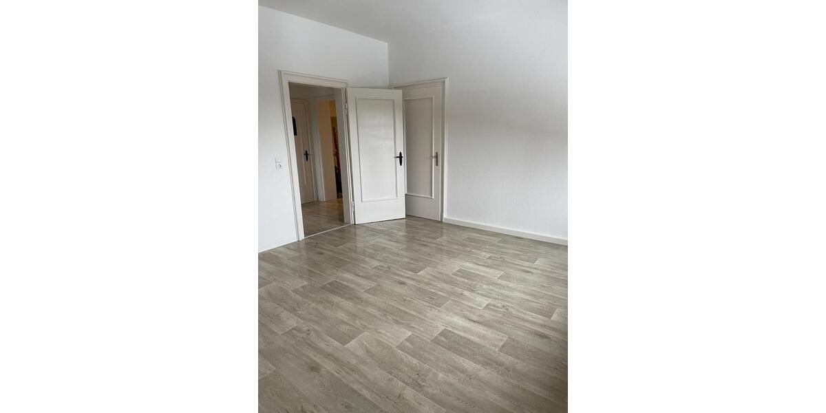 Etagenwohnung Glauchau - 3 Zimmer, 105 m&sup2;, 1.000&euro; | Angebot:24781604