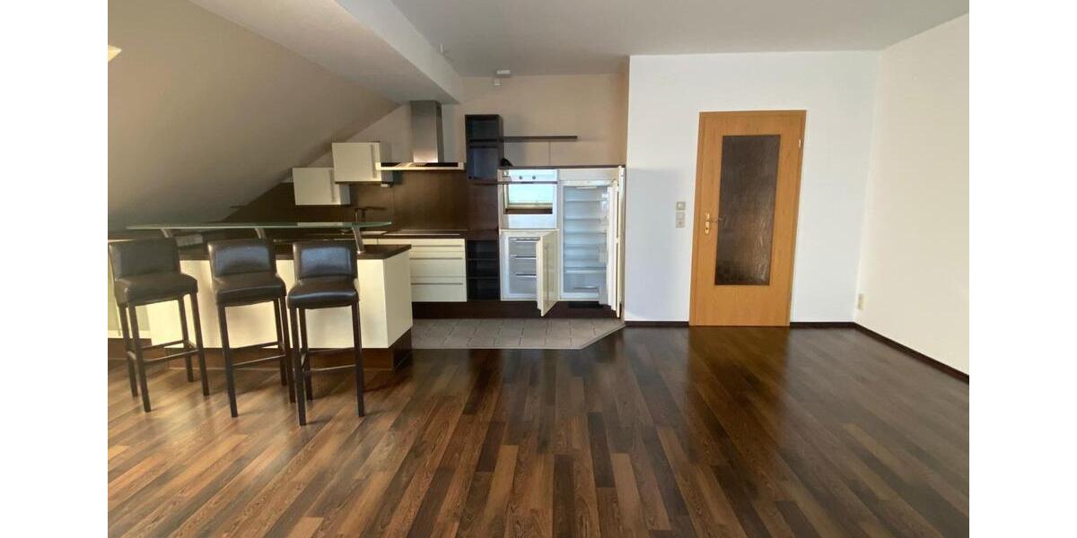Dachgeschoßwohnung Reichenbach im Vogtland - 3 Zimmer, 68 m&sup2;, 430&euro; | Angebot:25330117