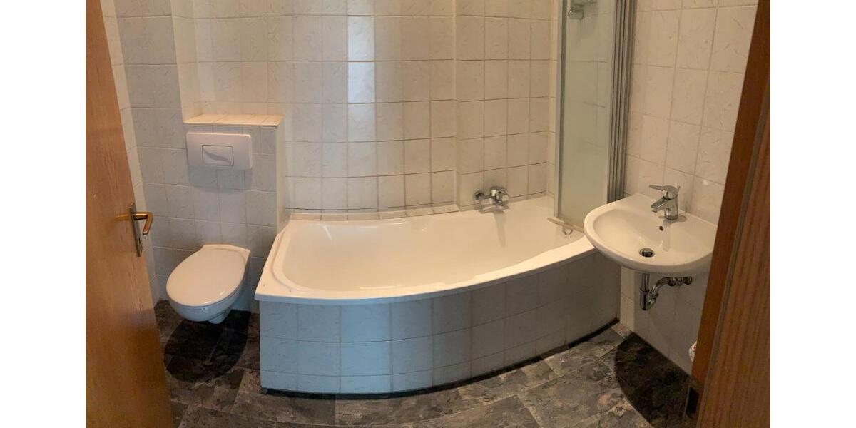 Etagenwohnung Glauchau - 3 Zimmer, 72 m&sup2;, 350&euro; | Angebot:25917461