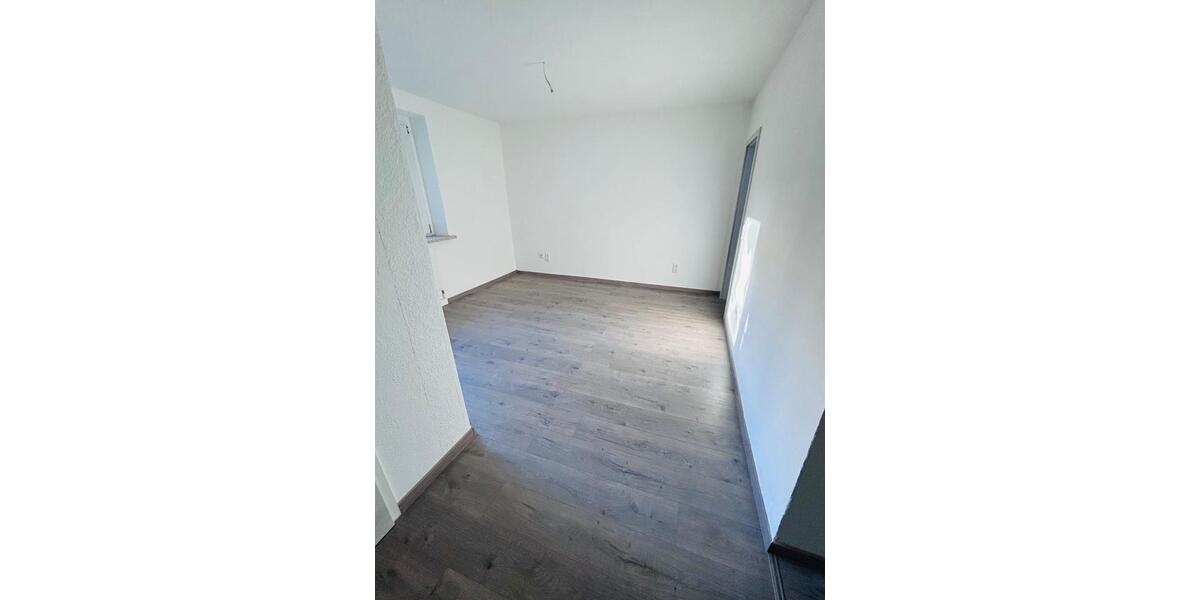 Erdgeschoßwohnung Meerane - 2 Zimmer, 50 m&sup2;, 395&euro; | Angebot:25270944