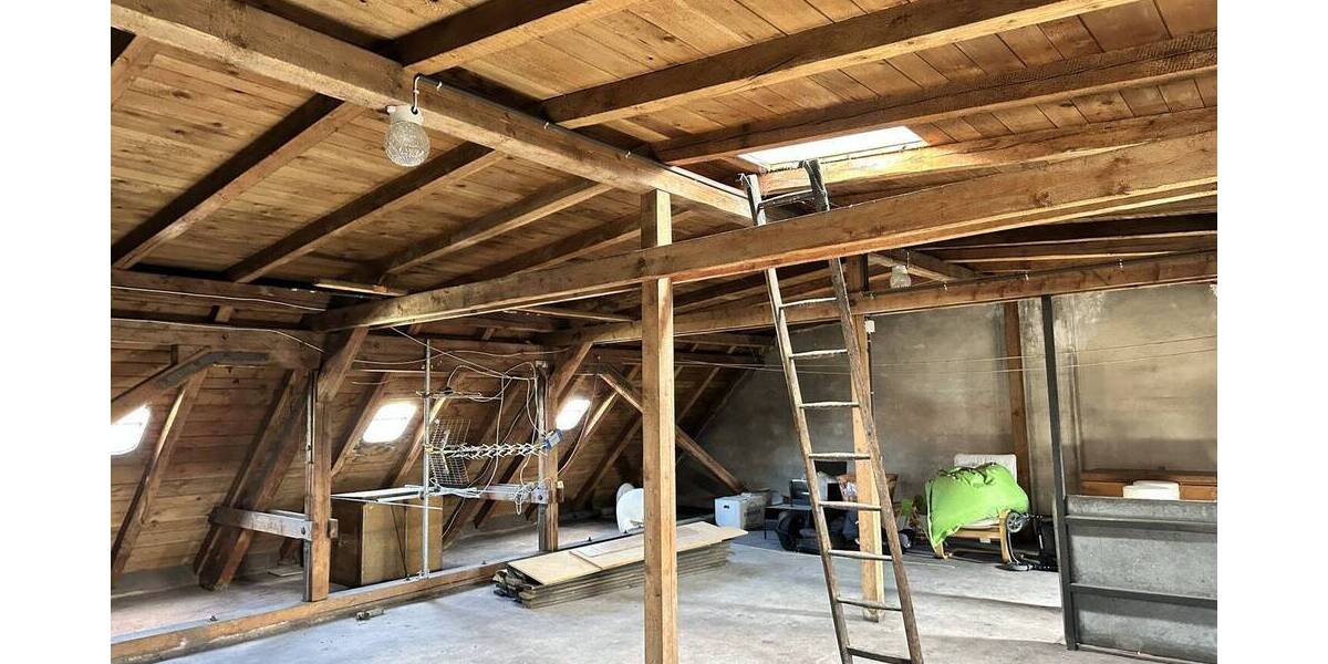 Etagenwohnung Zwickau Innenstadt - 3 Zimmer, 132 m&sup2;, 925&euro; | Angebot:25880935